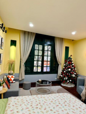 Duplex 3beds old quarter- big window street view